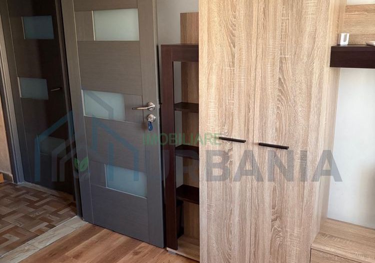 Camera libera in apartament cu 4 camere - Poză 2