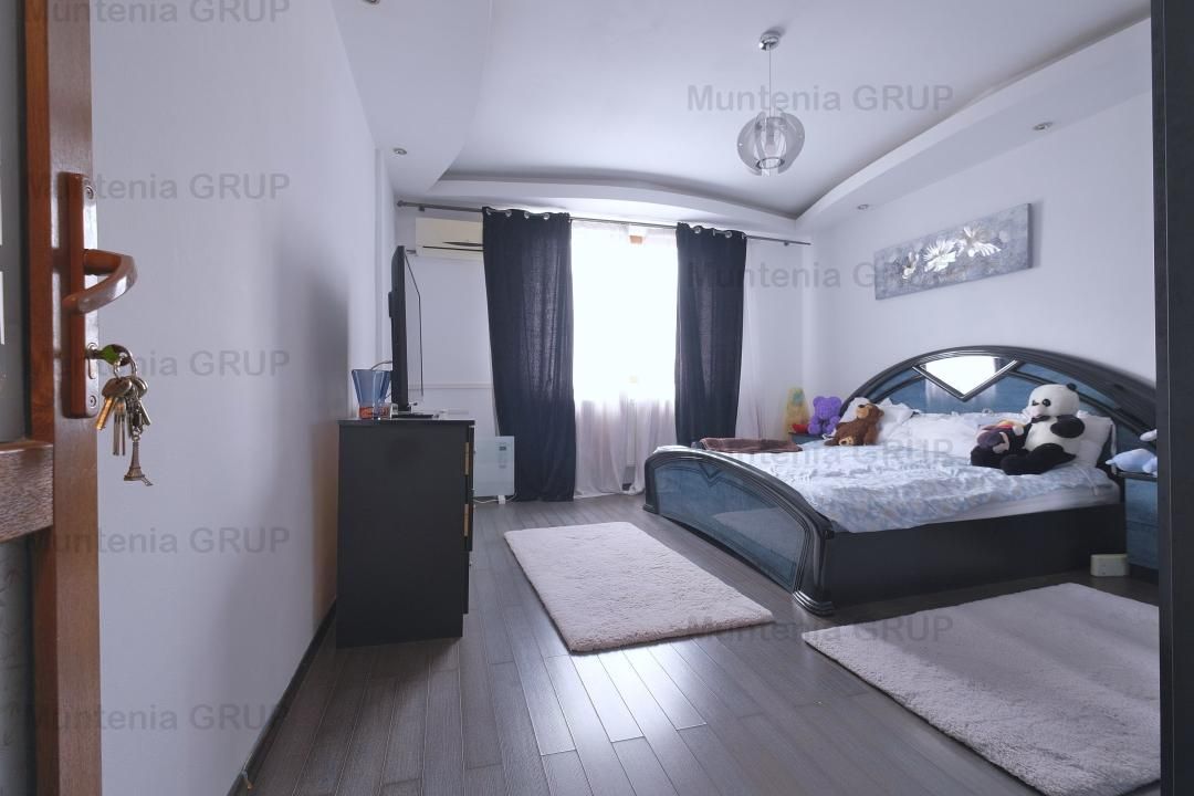 DOBROESTI - Str. Doinei, vila P+E+M, 6 camere, 3 bai cu fininsaje LUX - Poză 8