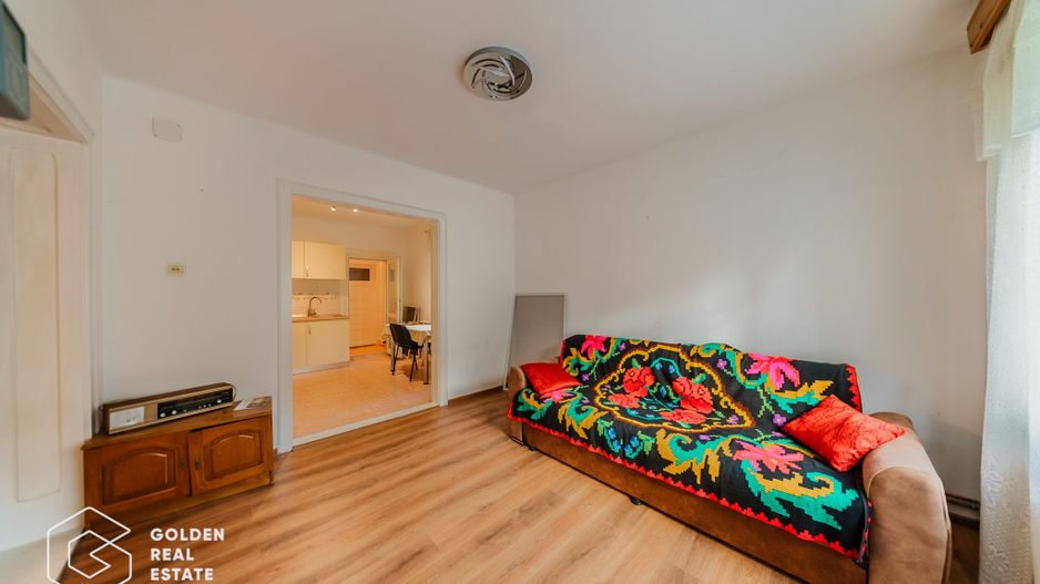 Vila superba, P+E,  Cuvin, 9 camere, 200 mp si teren 1300 mp plus anexa 3 camere - Poză 10