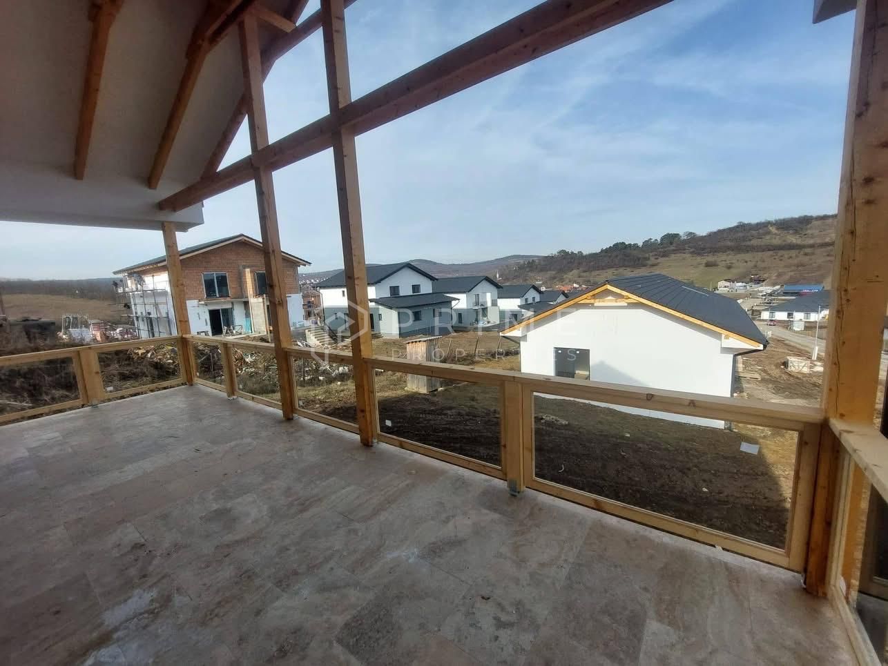 Vilă chalet modern cu perete panoramic de sticlă - Livezeni, Mureș - Poză 5