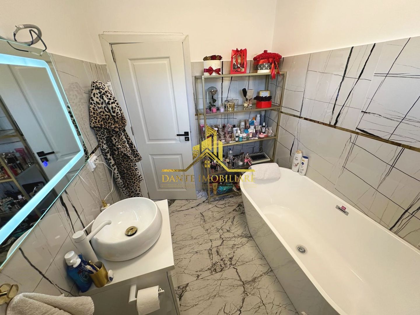 Casa individuala, 5 camere, mobilata lux, utrafinisata, Chinteni - Poză 36