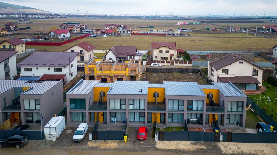 Casă înșiruită de vânzare în Sânpetru | Mobilată și utilată premium - Poză 28