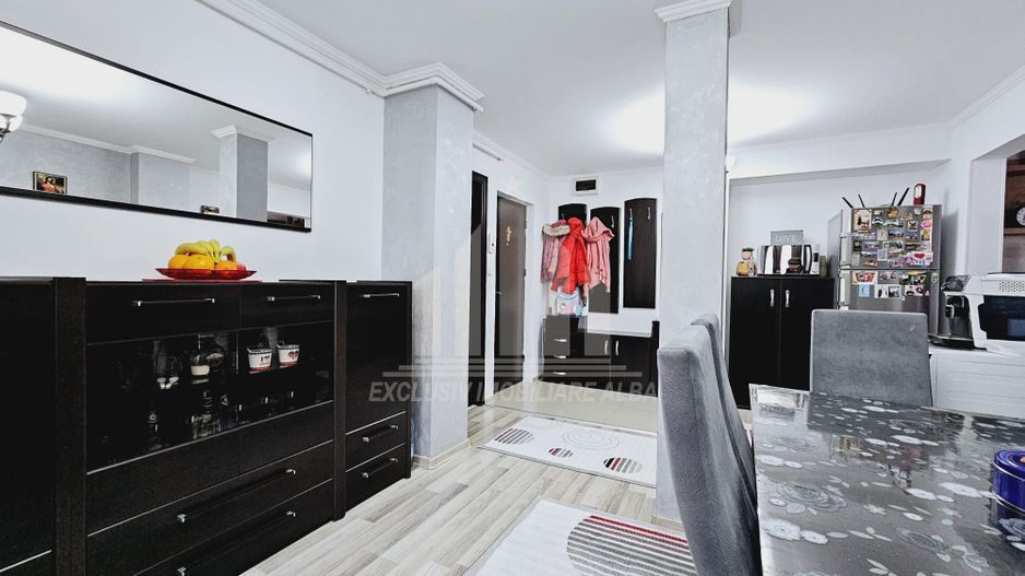 Apartament cu 3 camere de vanzare, Cetate - Poză 5