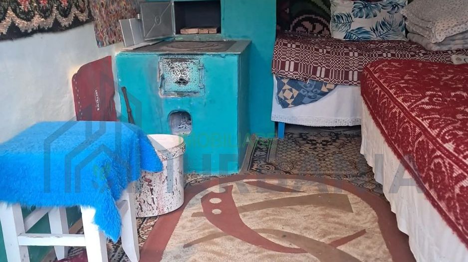 Vand casa batraneasca si teren intravilan, sat Poiana - Poză 3