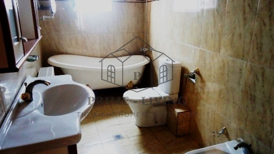 Casă de lux nemobilată cu facilități moderne și grădină extinsă - Poză 6