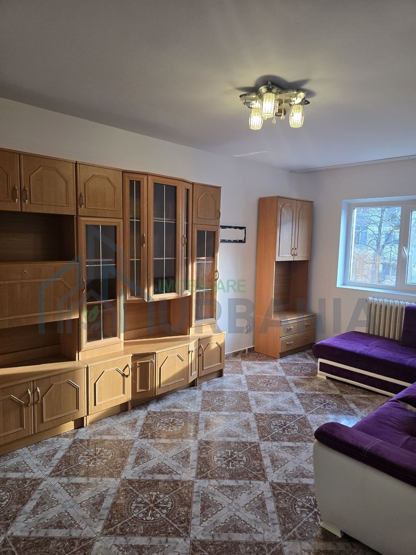 Apartament 3 camere, Nicolina 1, decomandat - Poză 1