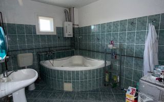 Casă cu teren central în Miersig 20 km de Oradea - Poză 5