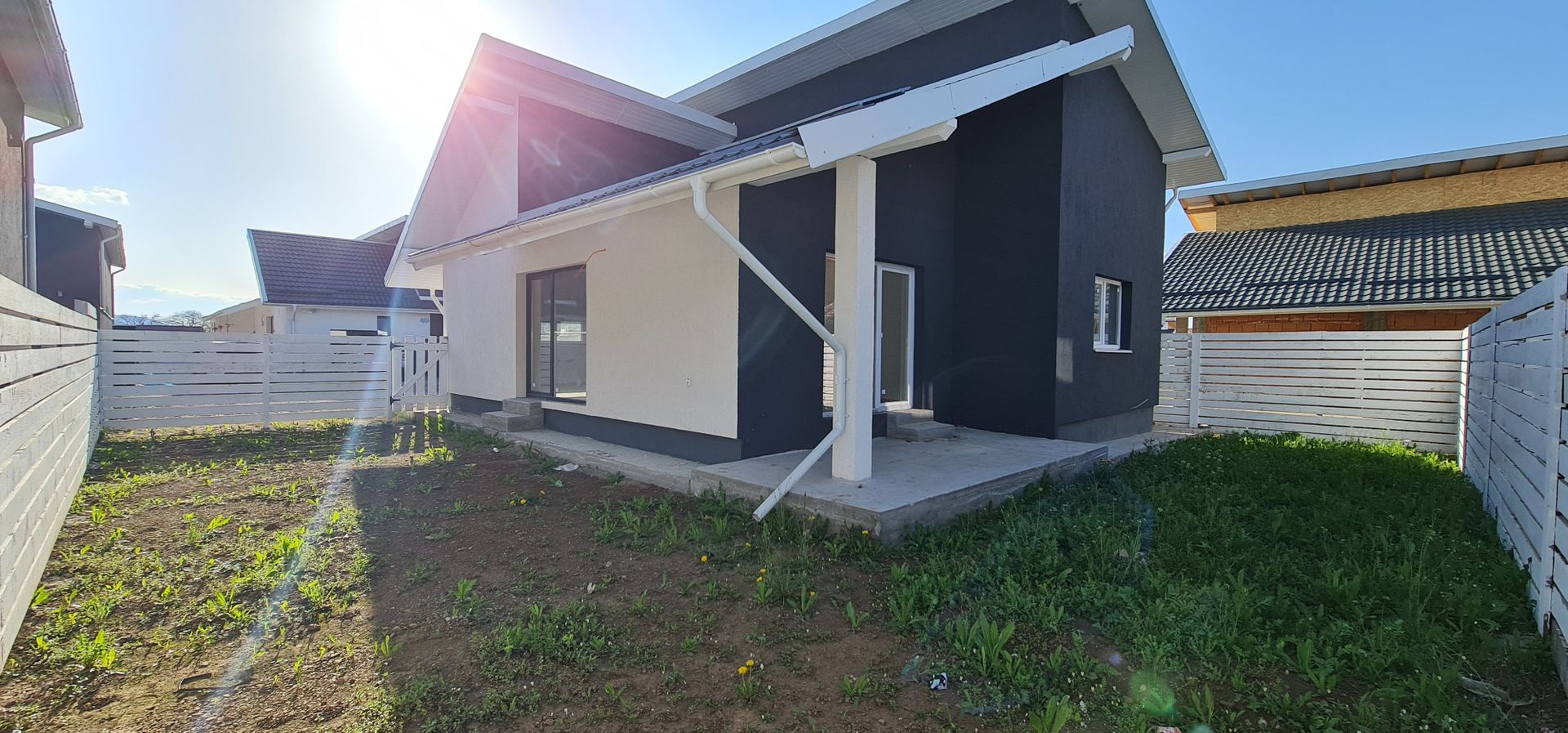 Casa finalizata si intabulata 3 camere Cartier Izvor Tarlungeni Brasov - Poză 2