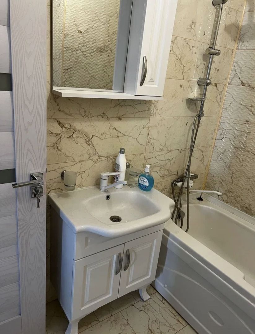AP. 2 CAMERE- ANDRONACHE, PARCARE INCLUSA, CENTRALA, NEGOCIABIL - Poză 7