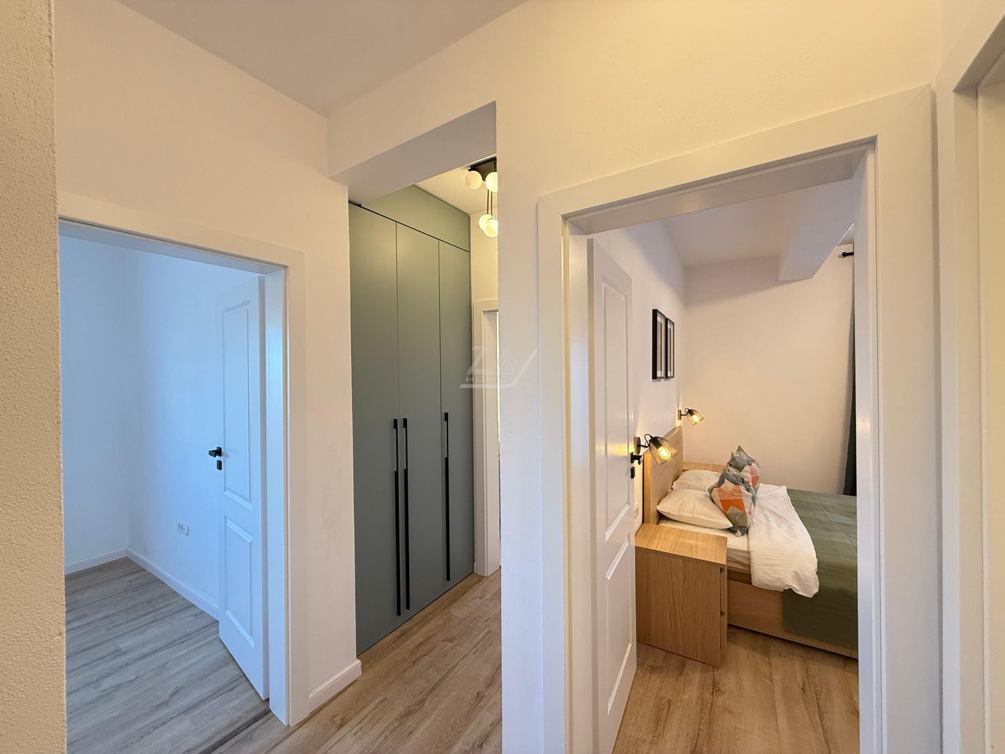 PRIMA INCHIRIERE. Casa moderna si cocheta. Curte amenajata. Loc de parcare. - Poză 24