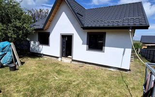 Casă de vânzare în Horlești, Rediu, pe strada principală - Poză 1
