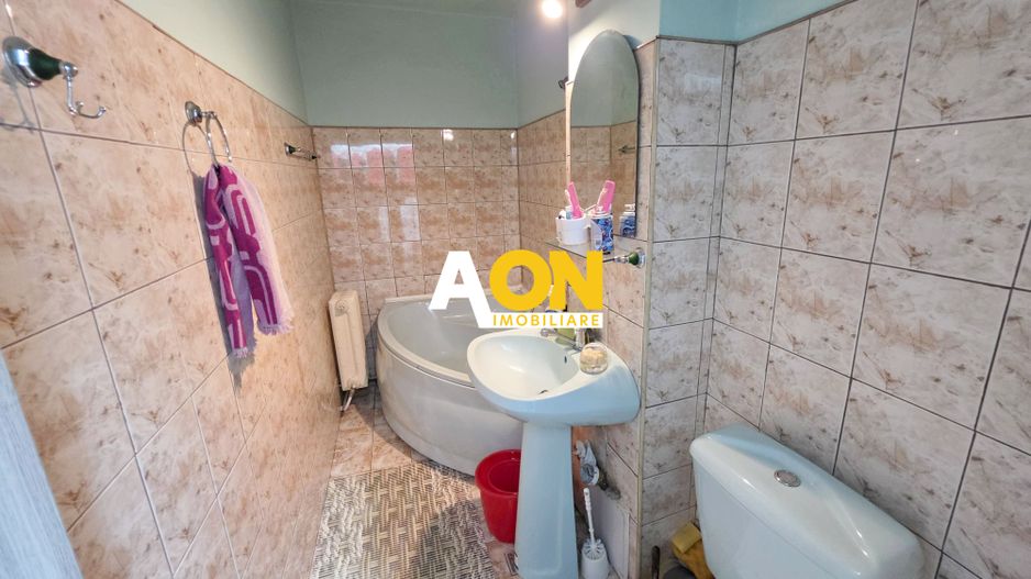 Apartament 3 camere, 65 mp utili, 2 bai, etaj 2, Cetate, zona Stadion - Poză 8