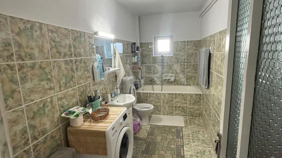 Vanzare casă cu 6 camere,  zona Someseni, central. Ideal familie. - Poză 5