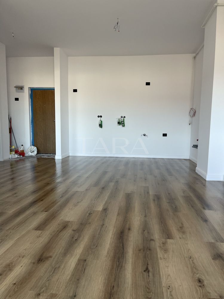 Apartament modern cu 2 camere, finisat recent. Locatie Excelenta ! - Poză 4