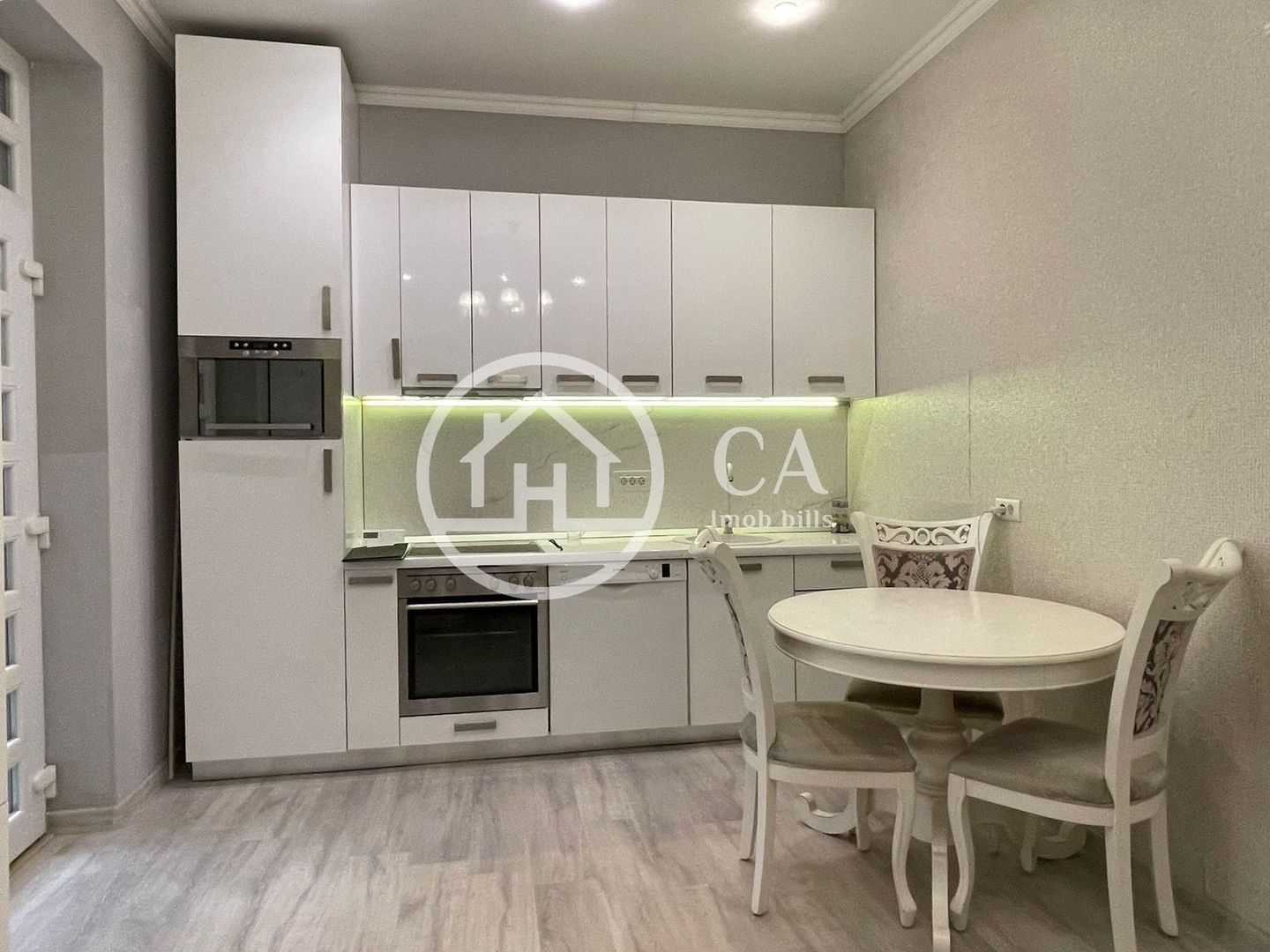Apartament la casa, de inchiriat cu 3 camere Ultracentral, Oradea - Poză 6