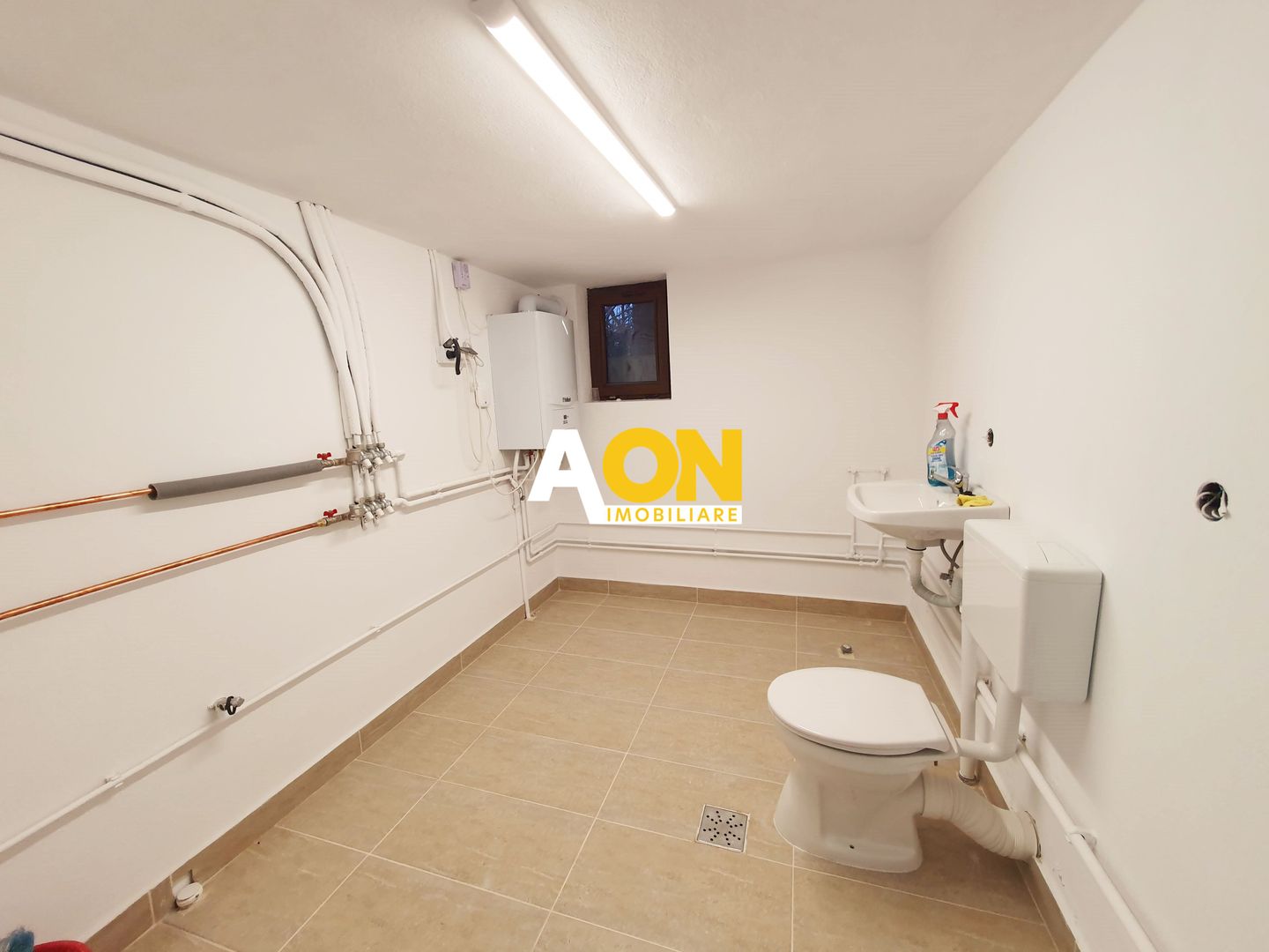 Casa D+P+M.  450 mp teren, 5 camere, garaj, pretabila pt. birouri - Poză 17