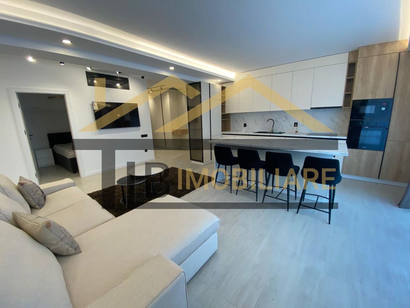 Apartament de 3 camere, lux, parcare, 75mp, zona Centrala - Poză 1