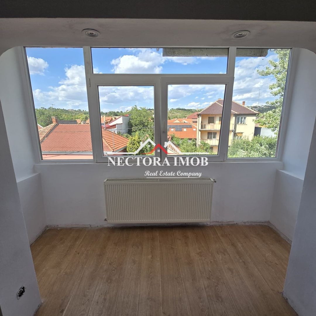 NECTORA IMOB-Apartament 3 camere, 2 bai, 3 balcoane, Zona Velenta,65mp - Poză 3