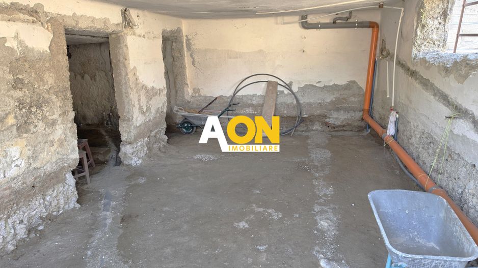 Casă semifinisată, 4 camere, 350 mp teren, la asfalt, zona Centru - Poză 12