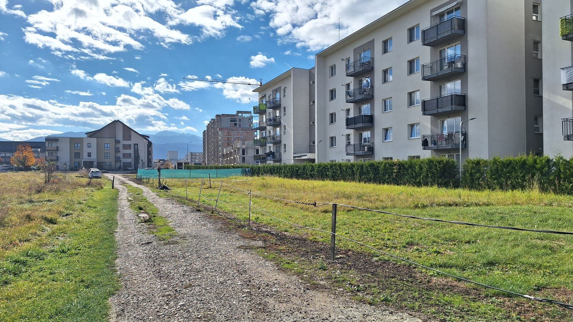 Inchiriere teren 1000mp in zona rezidentiala din Tractoru, 500 euro/luna - Poză 1