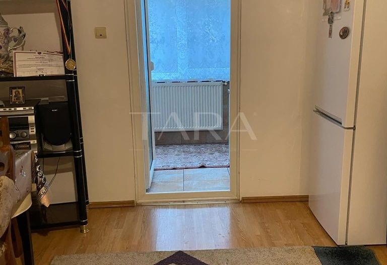 Apartament spațios cu 3 camere,  central Apahida. - Poză 3