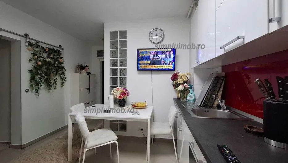 Decomandat parcare 3 camere renovat - Poză 5