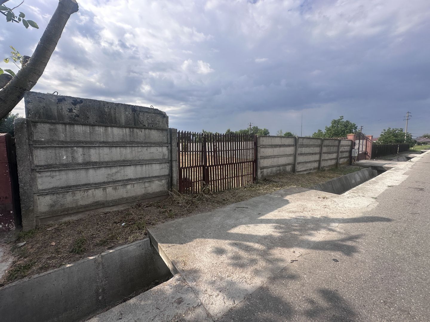 Teren intravilan de vânzare în Aninoasa, Dâmbovița! - Poză 2