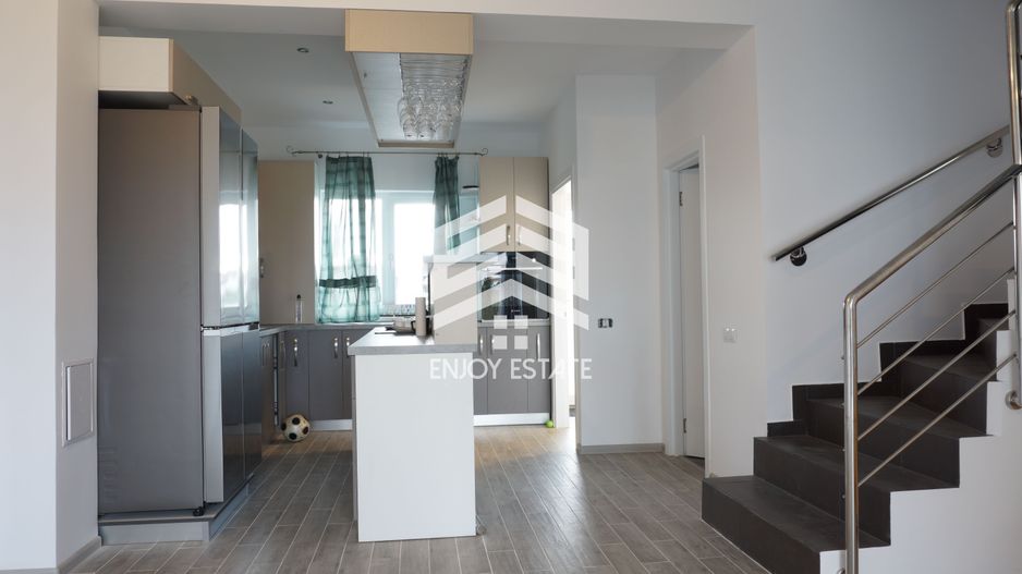 Apartament pe 3 niveluri, terasa, curte si 2 locuri parcare - Poză 6