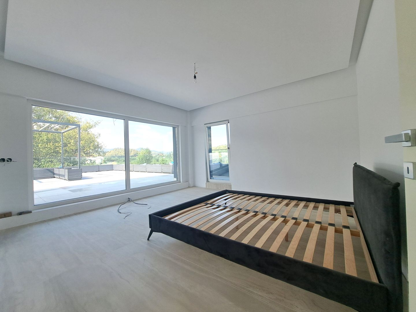 Casa cu piscina interioara si priveliste catre Cetatea Cisnadioarei - Poză 22