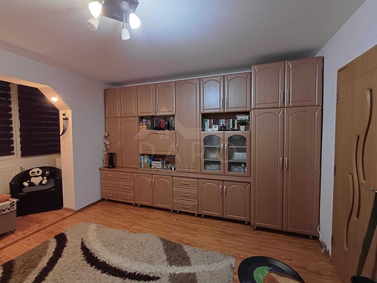 Oferim spre vânzare apartament cu 3 camere Dambu Pietros - Poză 1