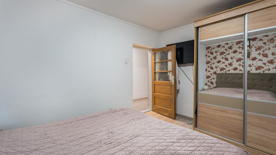 Casă cu 4 camere, anexă locuibilă și teren de 234 mp | Piața Sudului - Poză 11