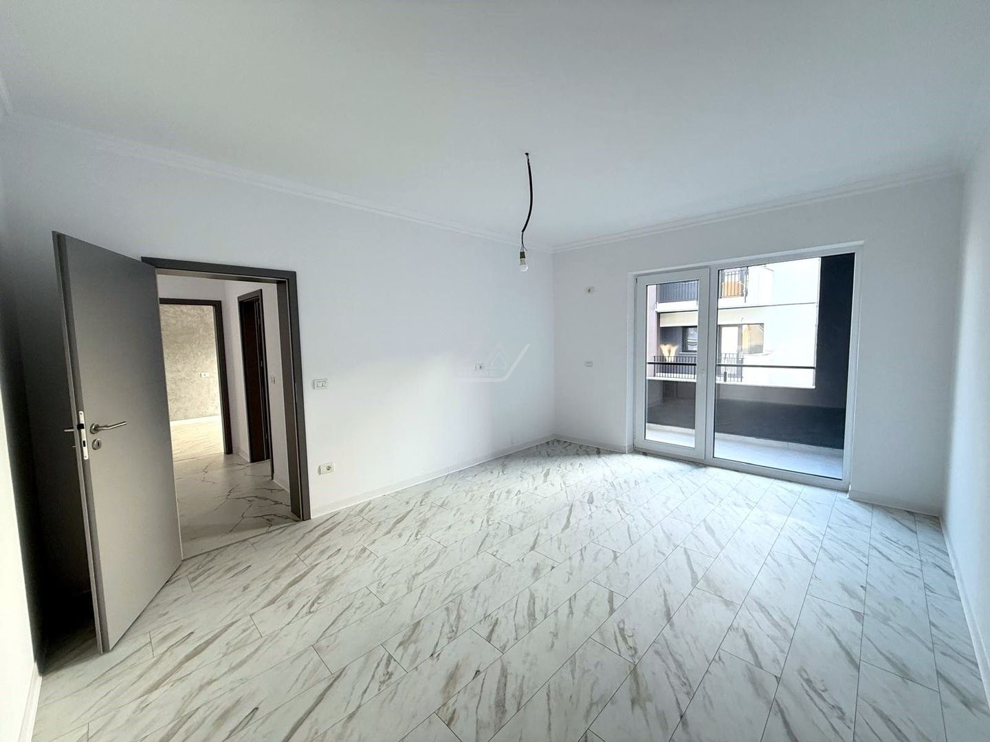 Etaj 1. Decomandat. Loc de parcare. - Poză 1