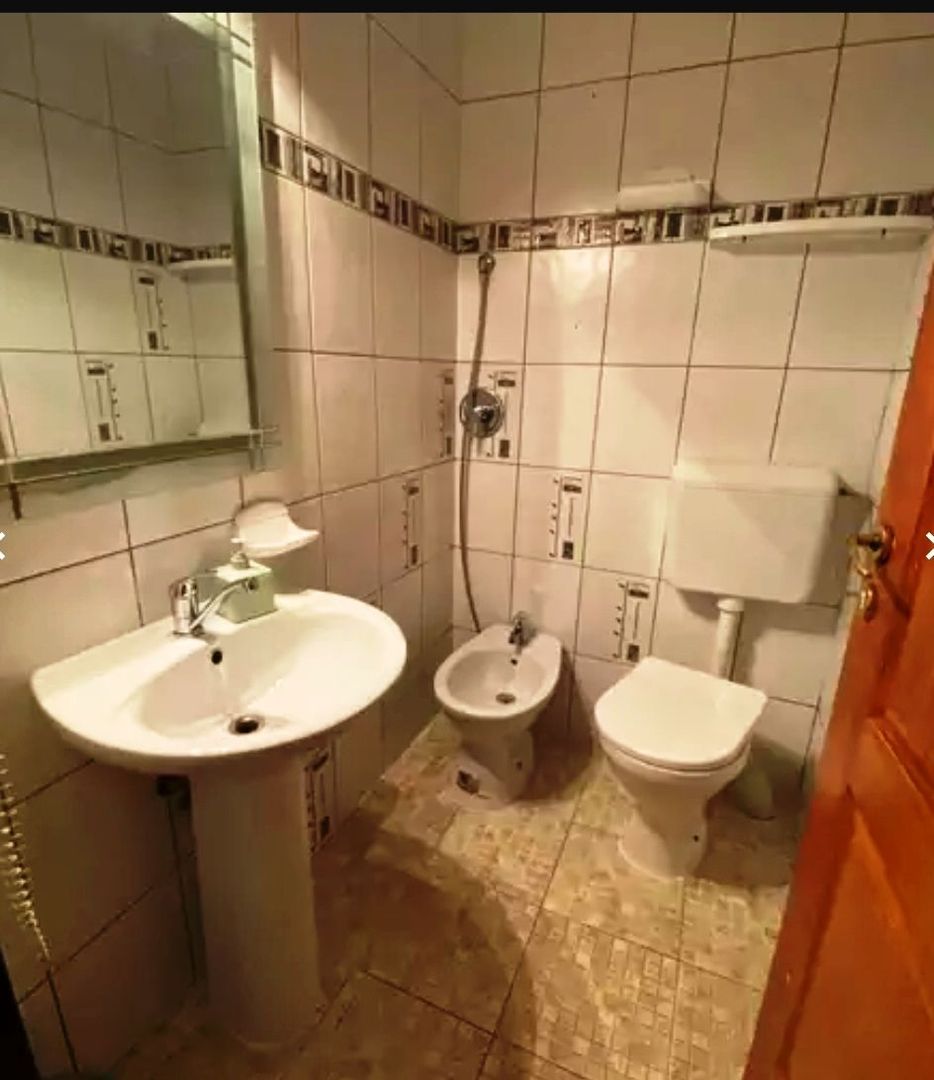 Pensiune cu 18 camere in centrul Brasovului - Poză 12