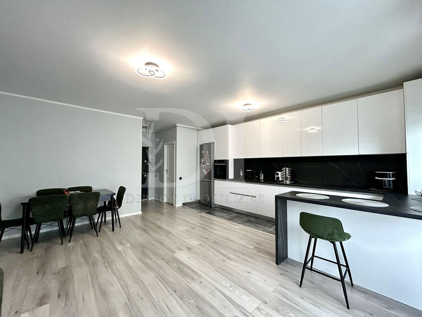 Apartament la cheie / terasa de 22 mp / Zona Terra - Poză 1