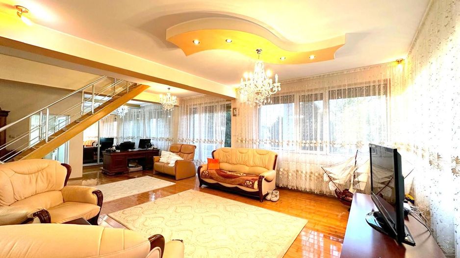 Vila de vanzare zona Metro/Arcasilor - P+1E+M - Poză 15