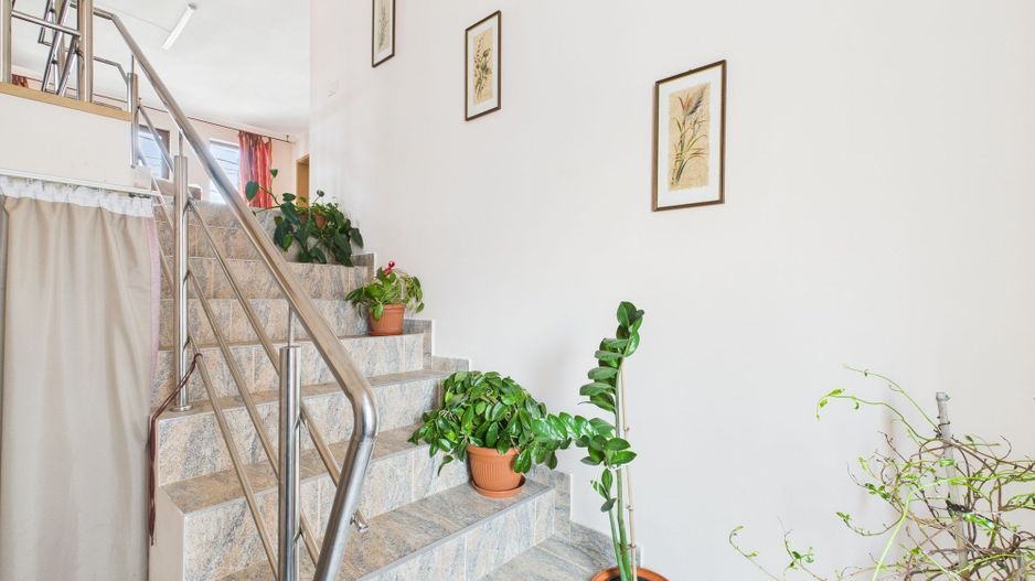 Vilă cu 7 camere, zona Aradului - Poză 13