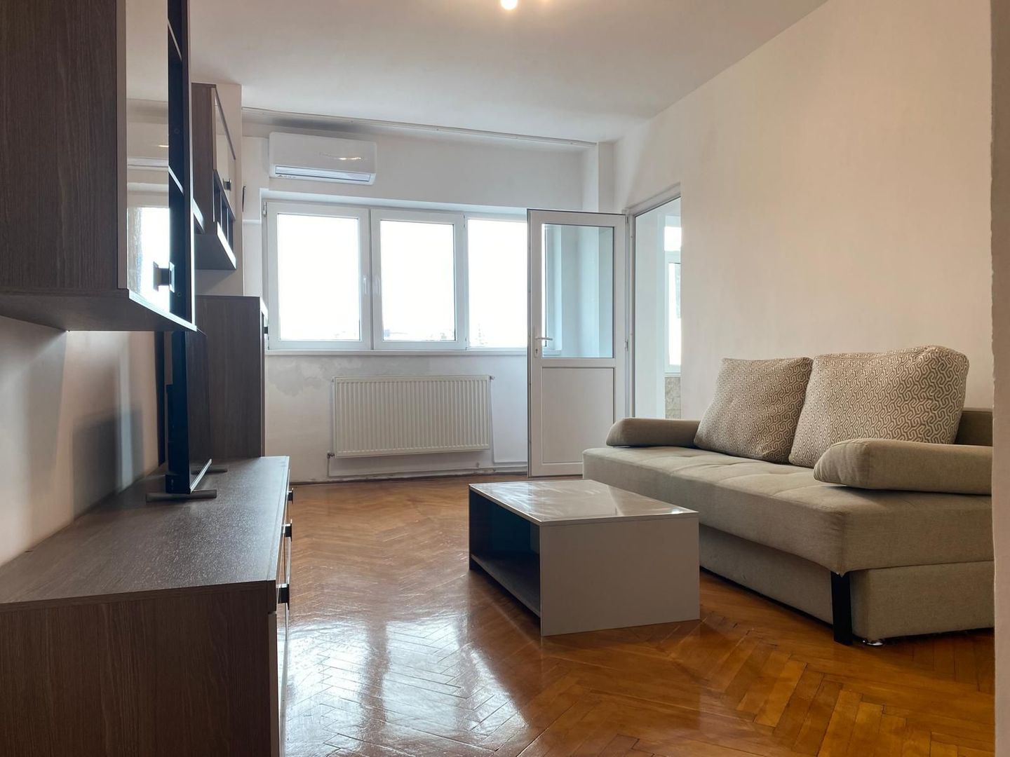 Închiriere apartament cu 4 camere, spatiu generos– Centru, Târgoviște - Poză 1
