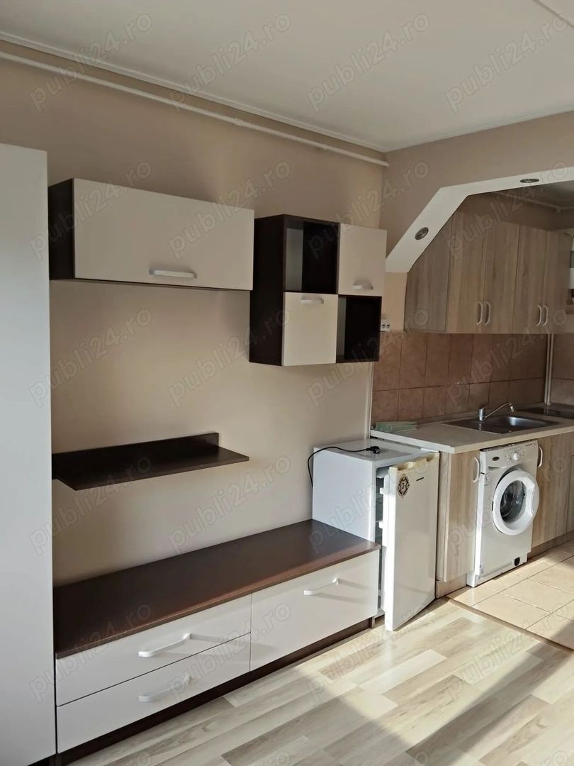 BRASADAS vinde garsonieră situată la etajul 4/ 4 în Micro 17 - Poză 1