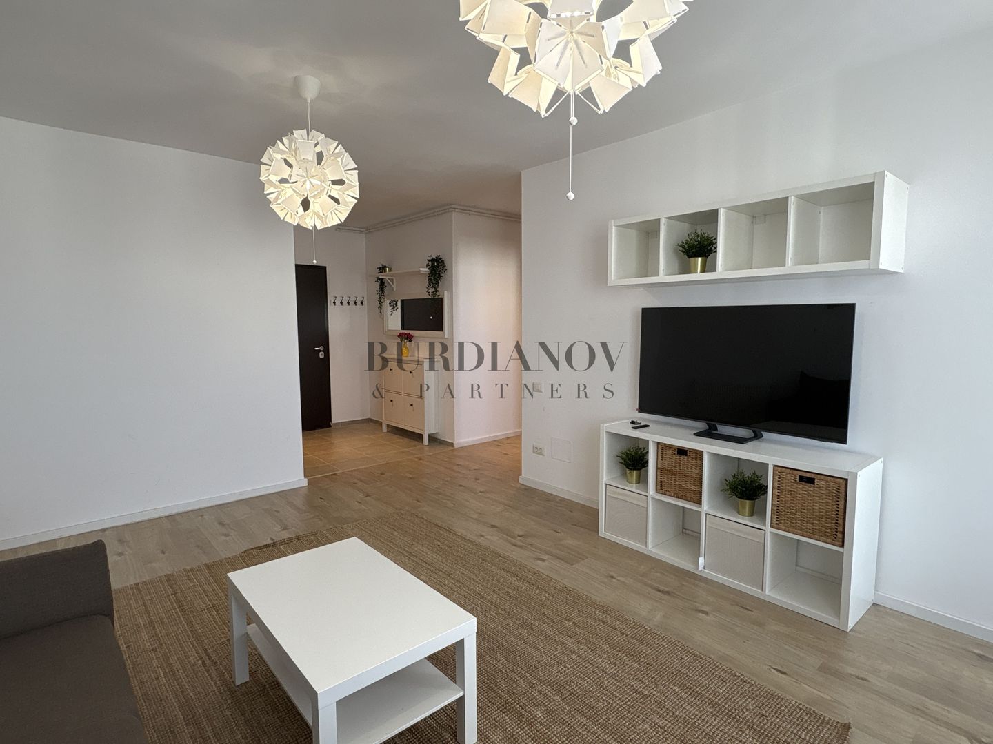 Apartament cu 3 camere 2 băi de închiriat Prelungirea Ghencea - Poză 2