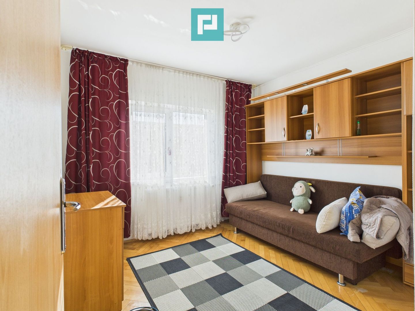 Apartament decomandat cu patru camere de inchiriat - Poză 2