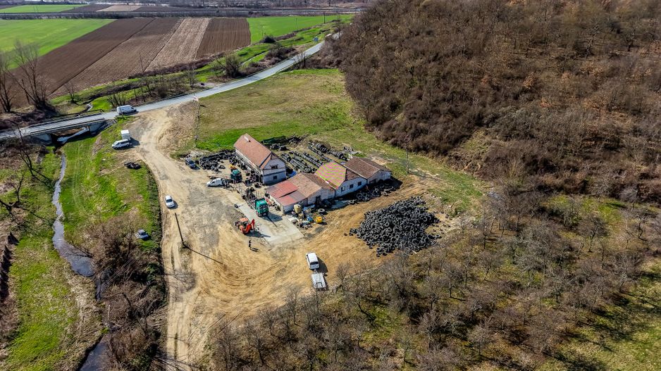 1,2 ha teren comercial/industrial cu hale in Baratca Paulis Arad - Poză 1