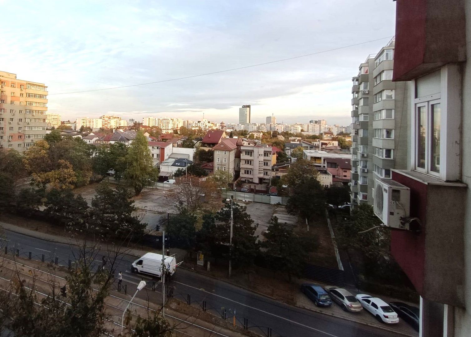 Inchiriem 2 camere complet renovat si mobilat zona 1 Mai - Poză 4