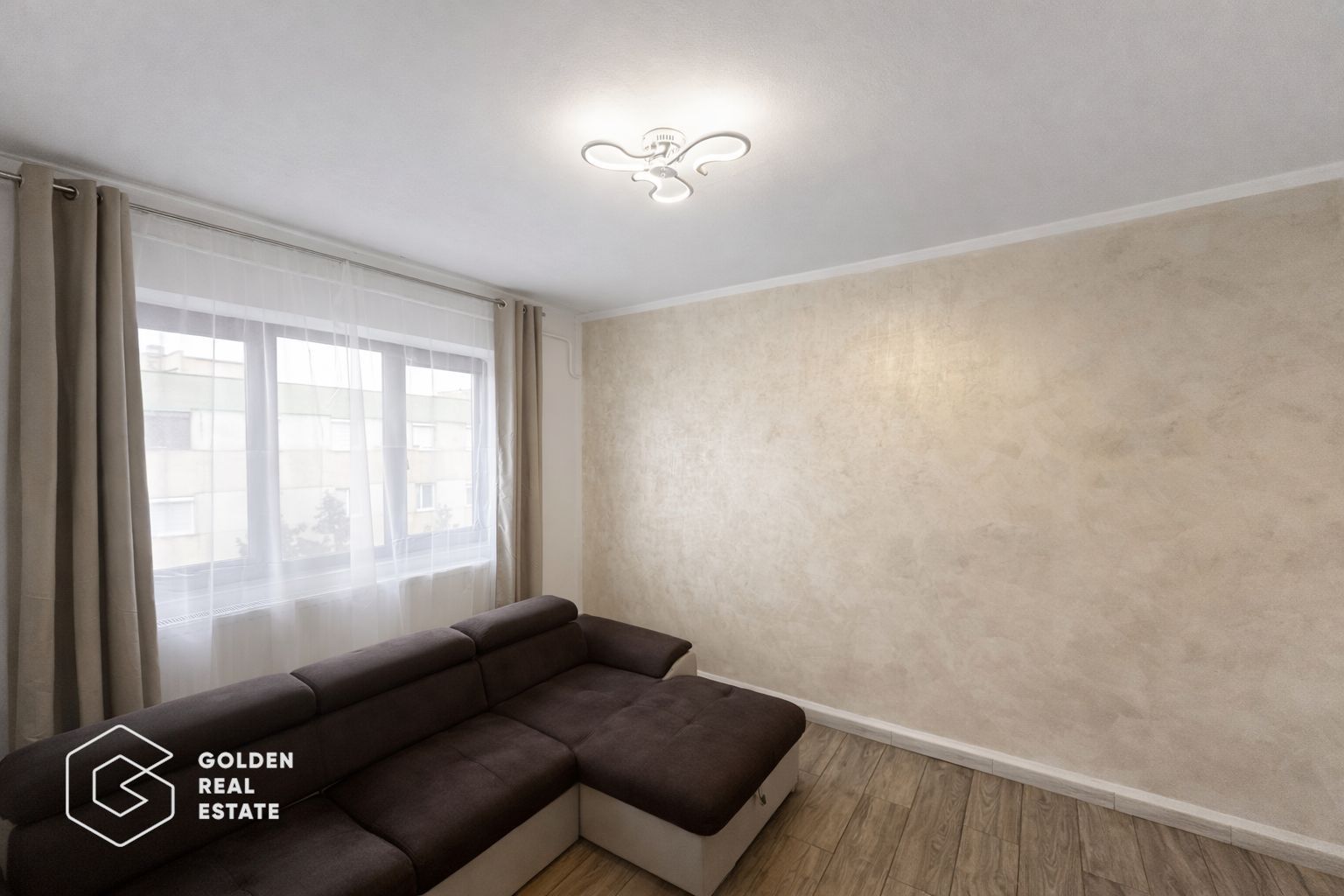 Apartament 2 camere, Piata Mica, renovat recent si loc de parcare inclus - Poză 2