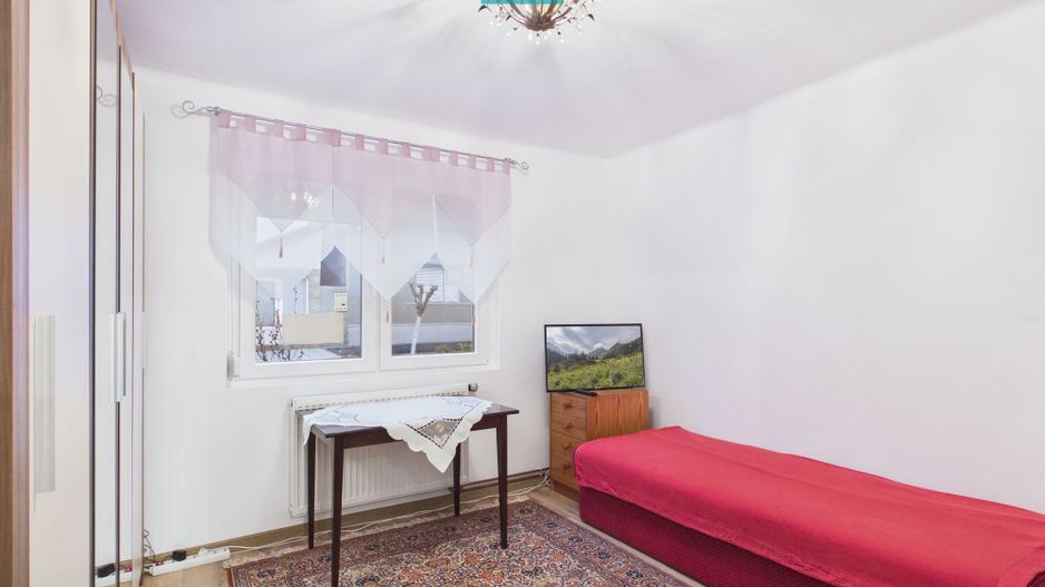 Casă 2 corpuri și 5 camere ultracentral în Curtici - Poză 9