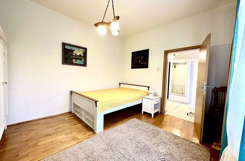 Casa la intrare în Ghiroda - Poză 17