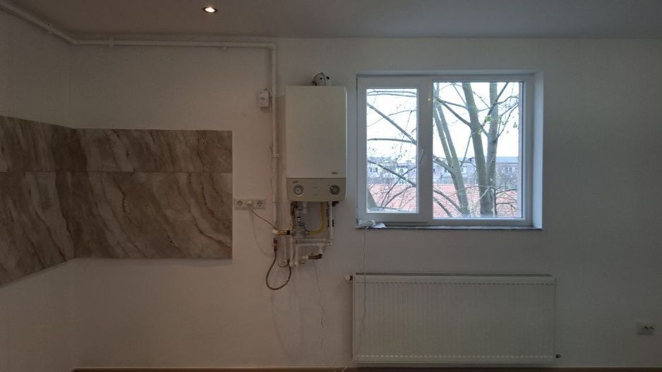 BRASADAS vinde ap 2 cam RENOVAT in Micro14 etaj 4/4. - Poză 2