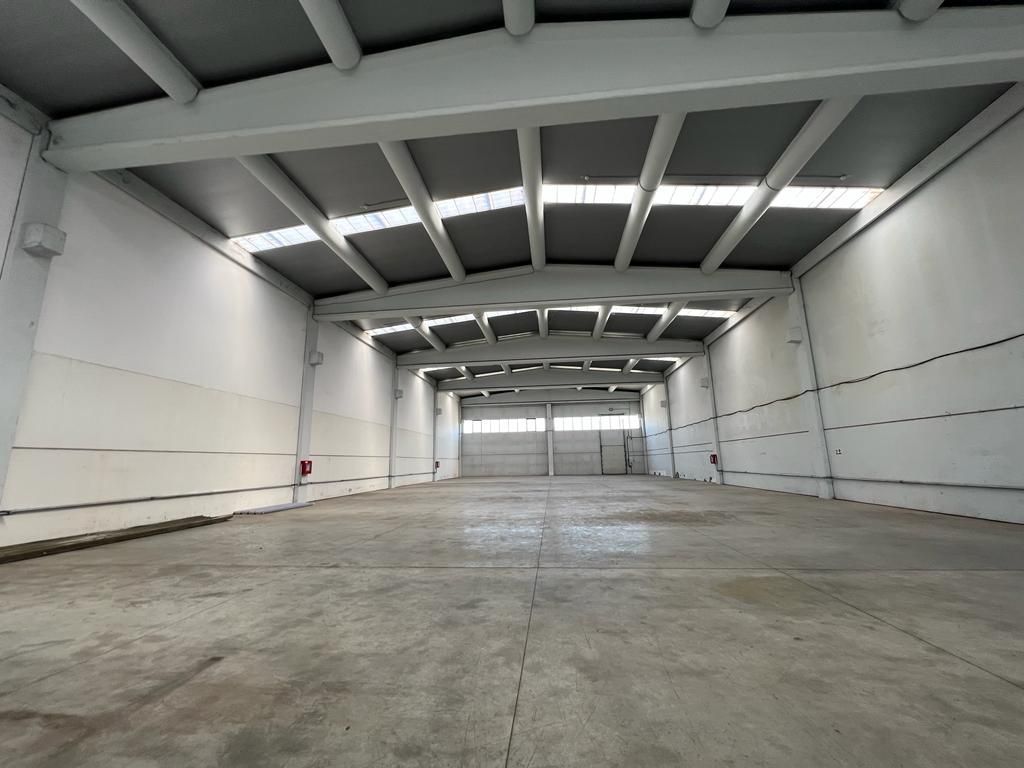 Spatiu de productie / depozitare 7600 mp si 5811 mp platforma betonata - Poză 3