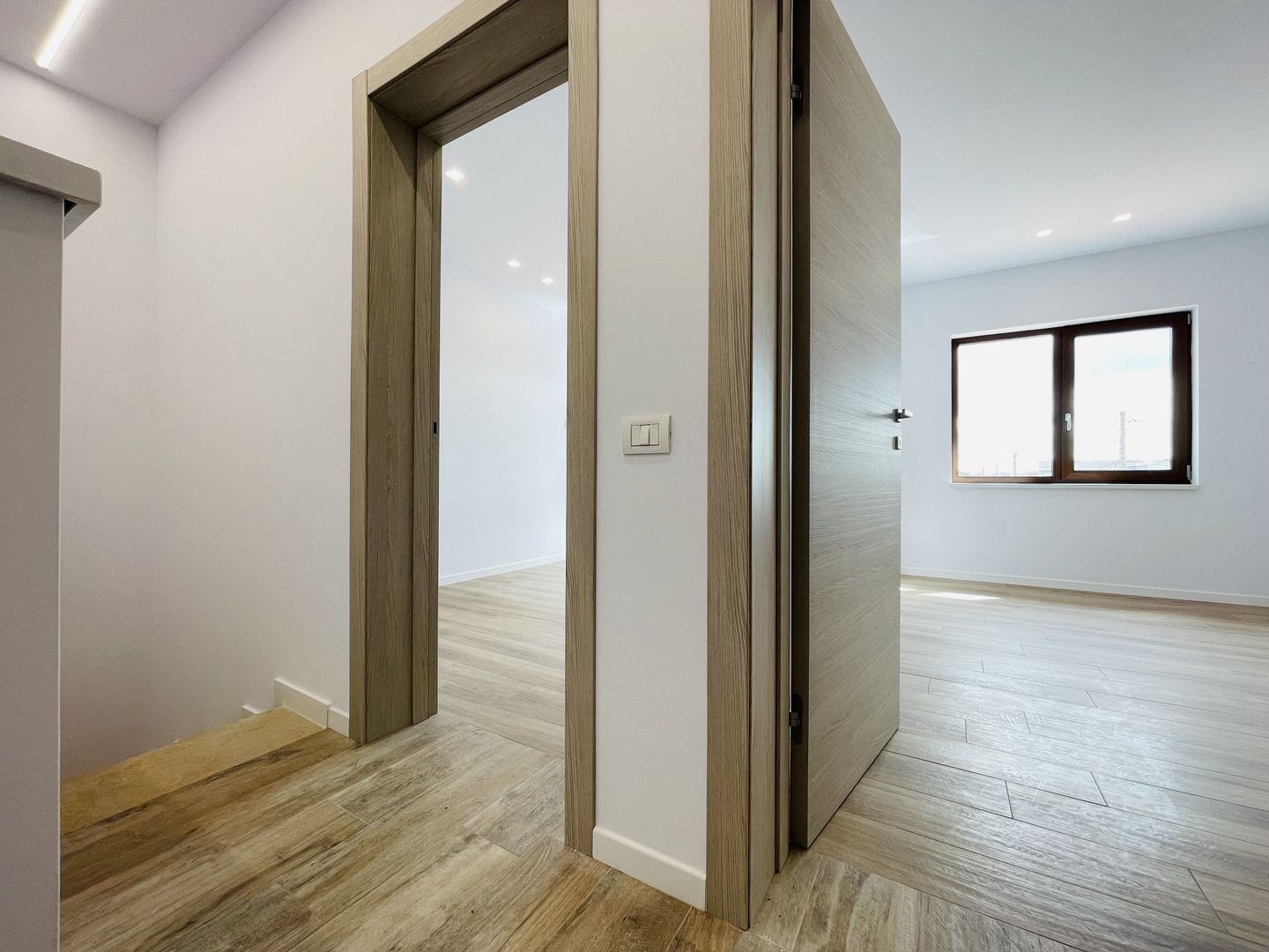 Casa de inchiriat in Dumbravita - Conexiuni excelente si spatiu versatil! - Poză 17