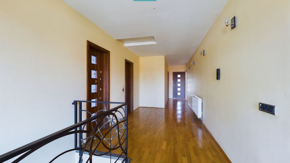 Vilă spațioasă cu 8 camere, Grădiște - Poză 6