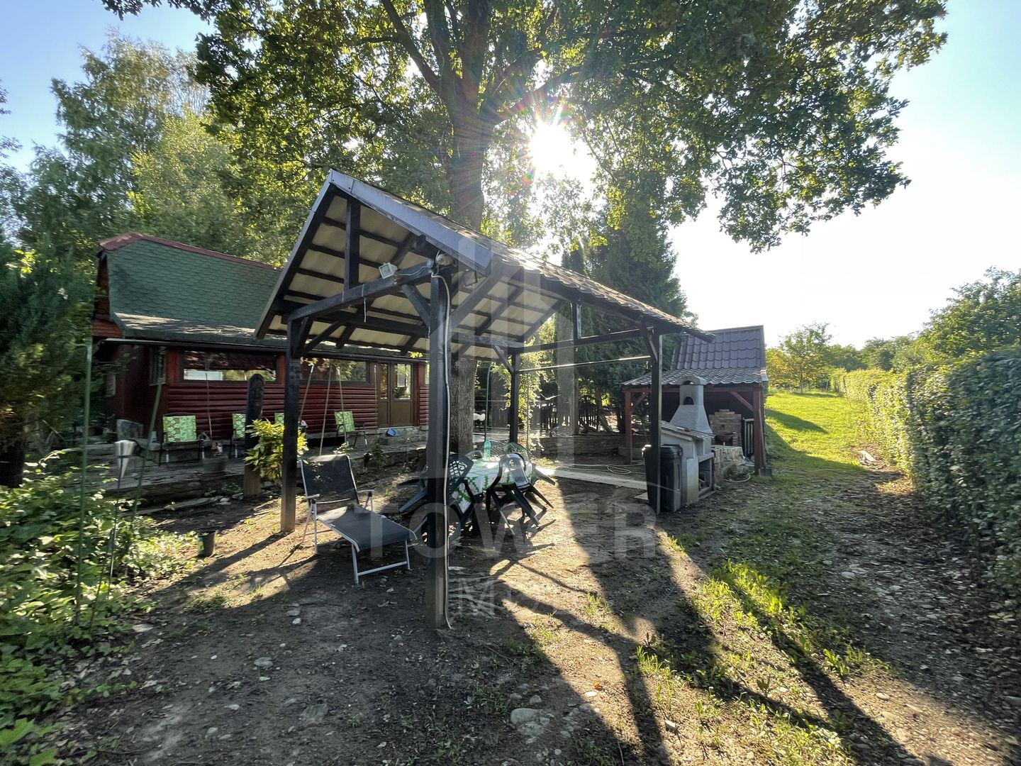 Teren deosebit cu cabană din lemn, Tocile – locație liniștită - Poză 12